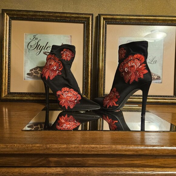 Jessica Simpson Black Pelenna Satin Floral Applique Stretch Bootie - 6M - Picture 6 of 6